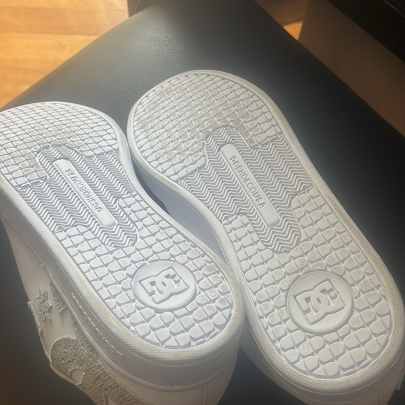 Beautiful running shoes never wear - Picture 3 of 5